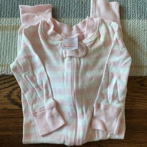 Hanna Andersson zip-up pajamas size 6-9 months